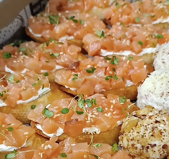 Брускетта с лососем и сырным кремом&nbsp;