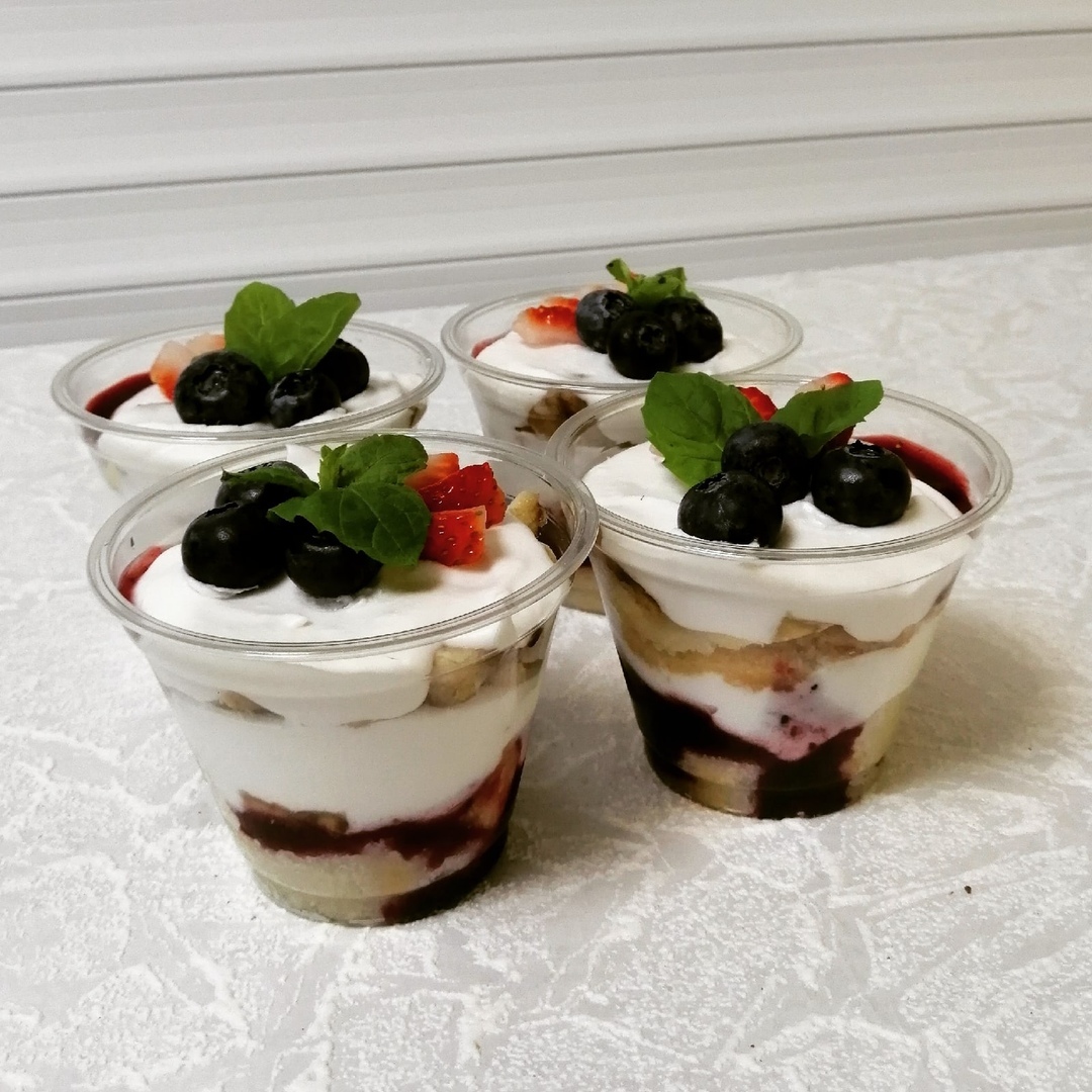 <span style="font-style: italic;">Трайфл (торт в стакане)&nbsp;</span>