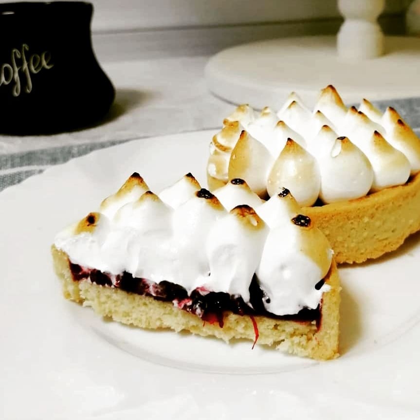 Тарталетка с ягодой&nbsp;