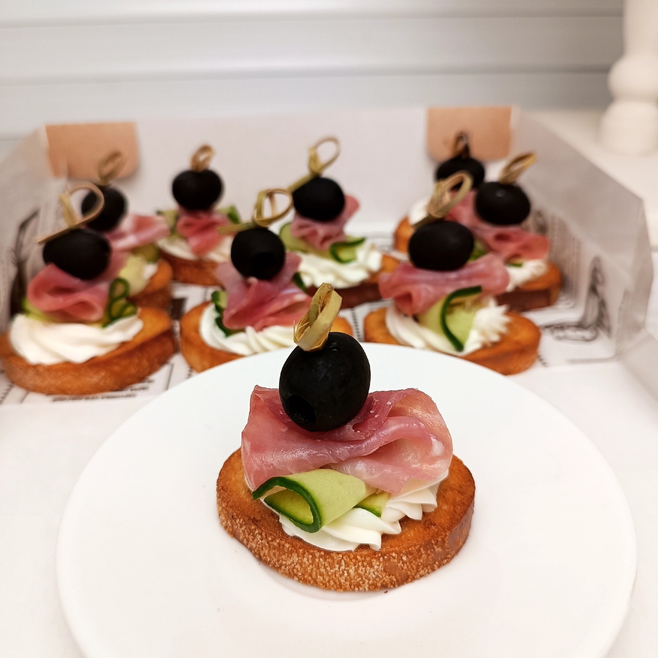 Канапе с карпаччо из индейки&nbsp;