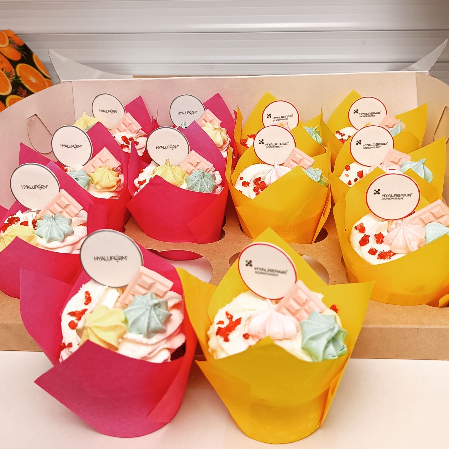 <span style="font-style: italic;">Капкейки с поздравлениями</span>